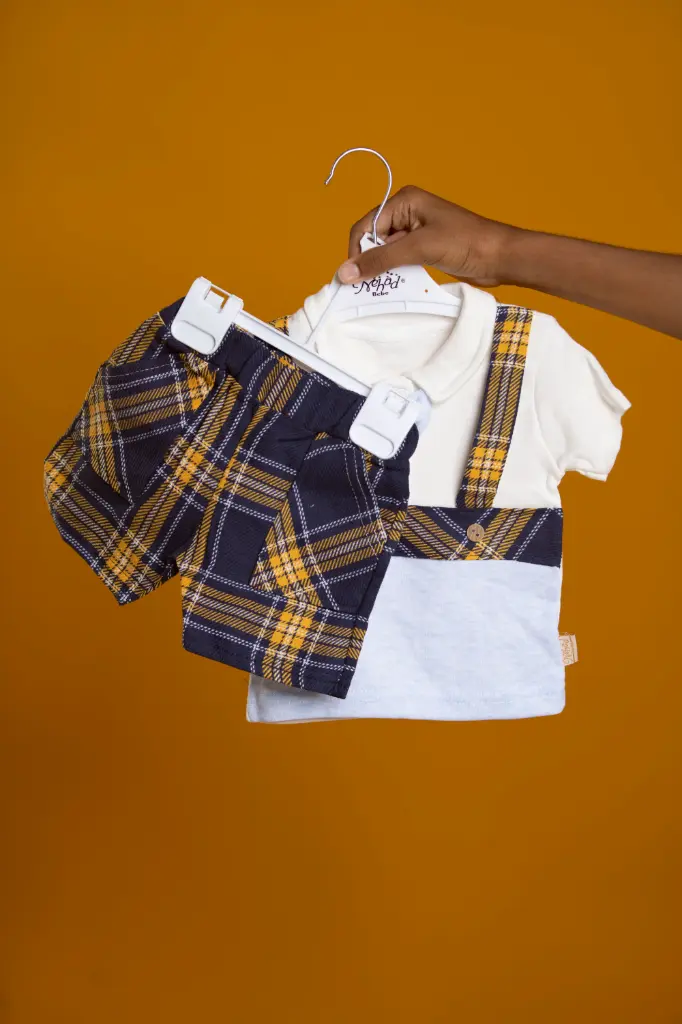 ENSEMBLE SHORT MADRAS-TSHIRT BLANC DE LAIT ET BLEU