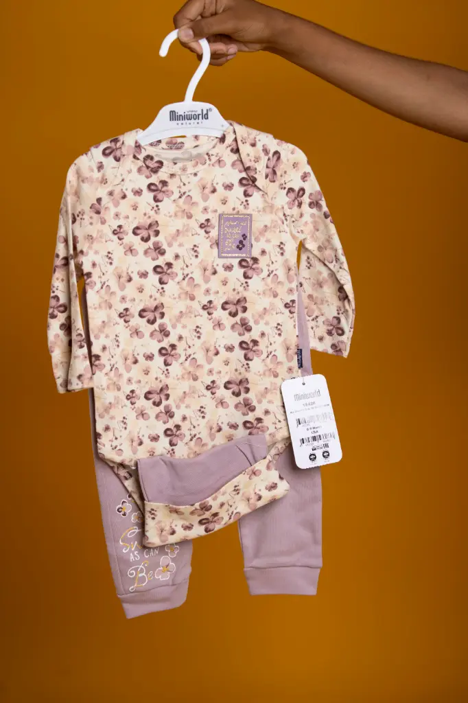 GRENOUILLERE ET BONNET MAUVE BEIGE