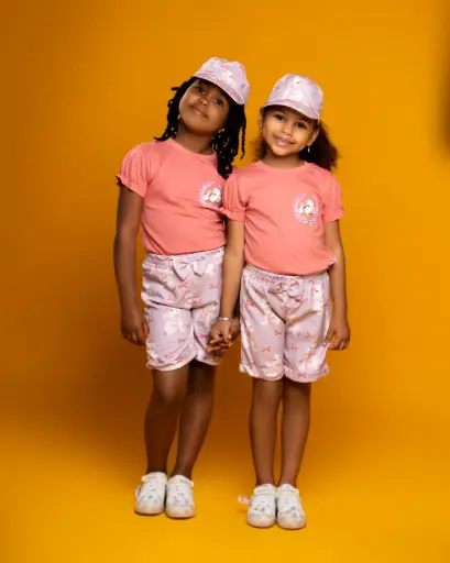 Ensemble short et haut rose meuve avec casquette