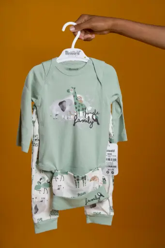 Ensemble petit bateau couleur vert avec motif animal 